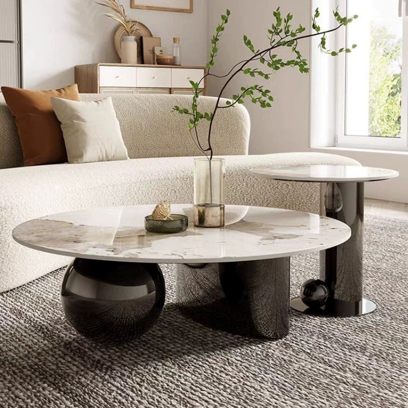 Thiết kế hiện đại với điểm nhấn ở phần chân bàn inox mạ