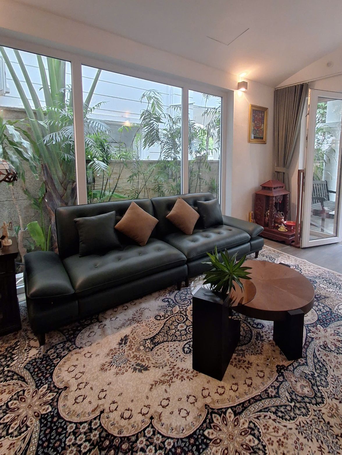 Mình rất ít khi đánh giá sản phẩm nhưng phải dành lời khen đặc biệt cho đội ngũ Pula. Mình đặt mua combo Sofa + Bàn trà được giảm giá combo. Khi đến nhà, sản phẩm được bao bọc kỹ lưỡng nên không trầy xước, bạn giao hàng cũng rất nhiệt tình kê lại cho phù hợp.