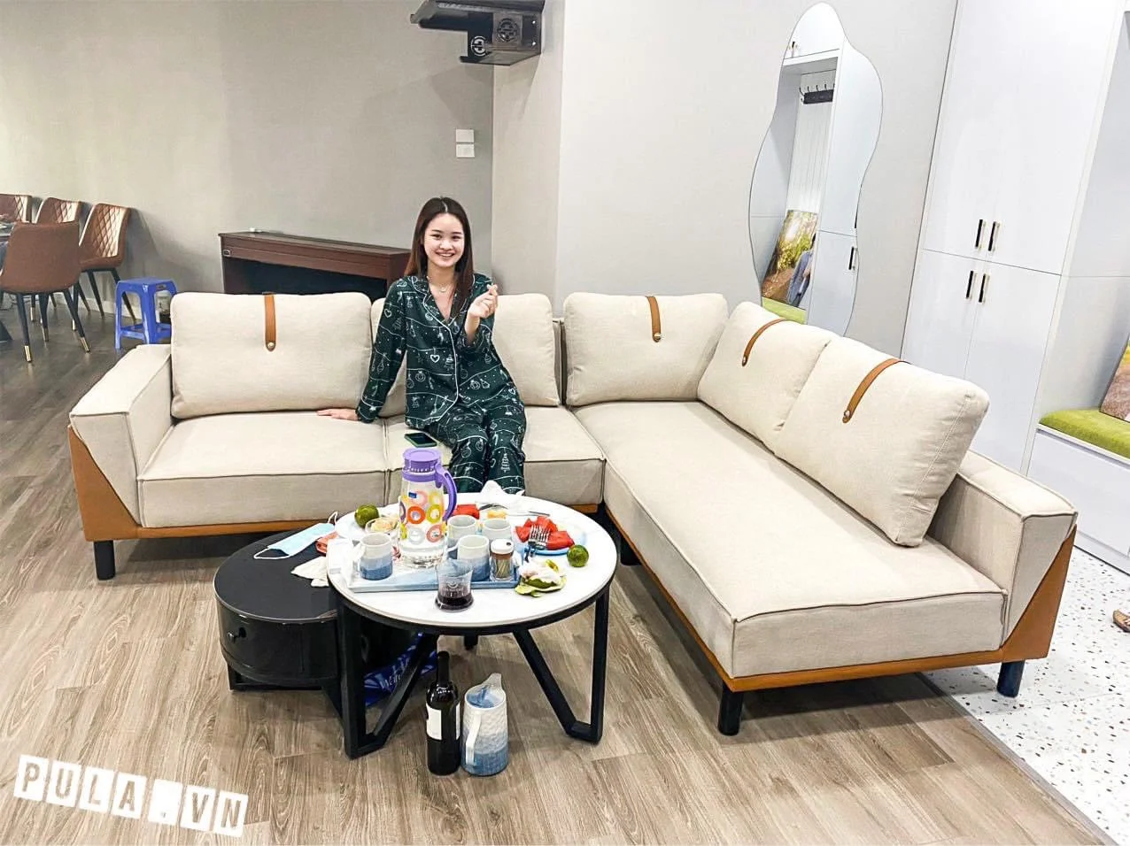 đúng theo yêu cầu mình đã đặt, shop chuyên nghiệp, sofa ngồi rất êm, happy