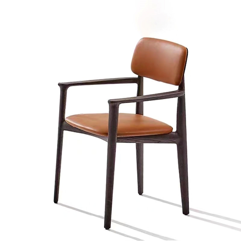 Ghế ăn gỗ cao cấp Curve có tay đệm ngồi và tựa lưng bọc da