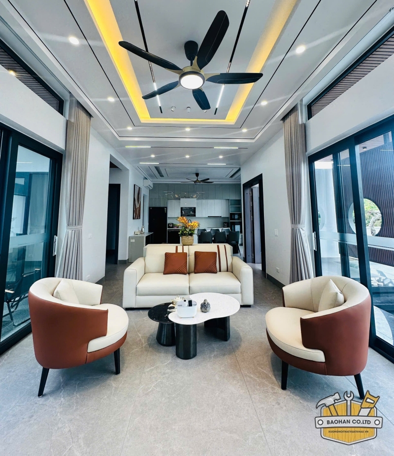 Phòng khách với bộ sofa bàn trà hiện đại