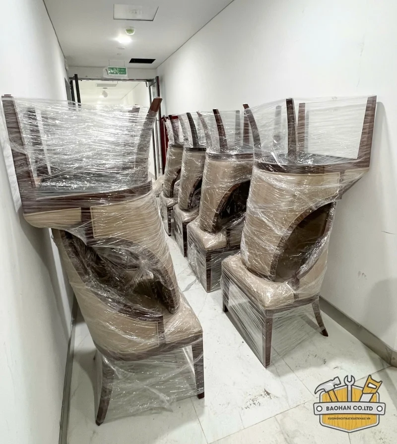 Quá trình vận chuyển ghế