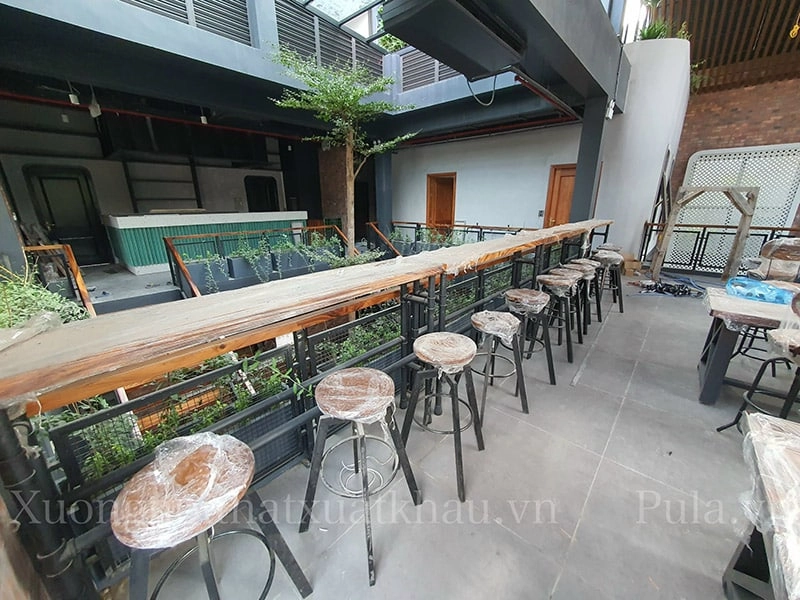 Hoàn thiện quán Cafe TP Ninh Bình với gỗ Me tây Campuchia